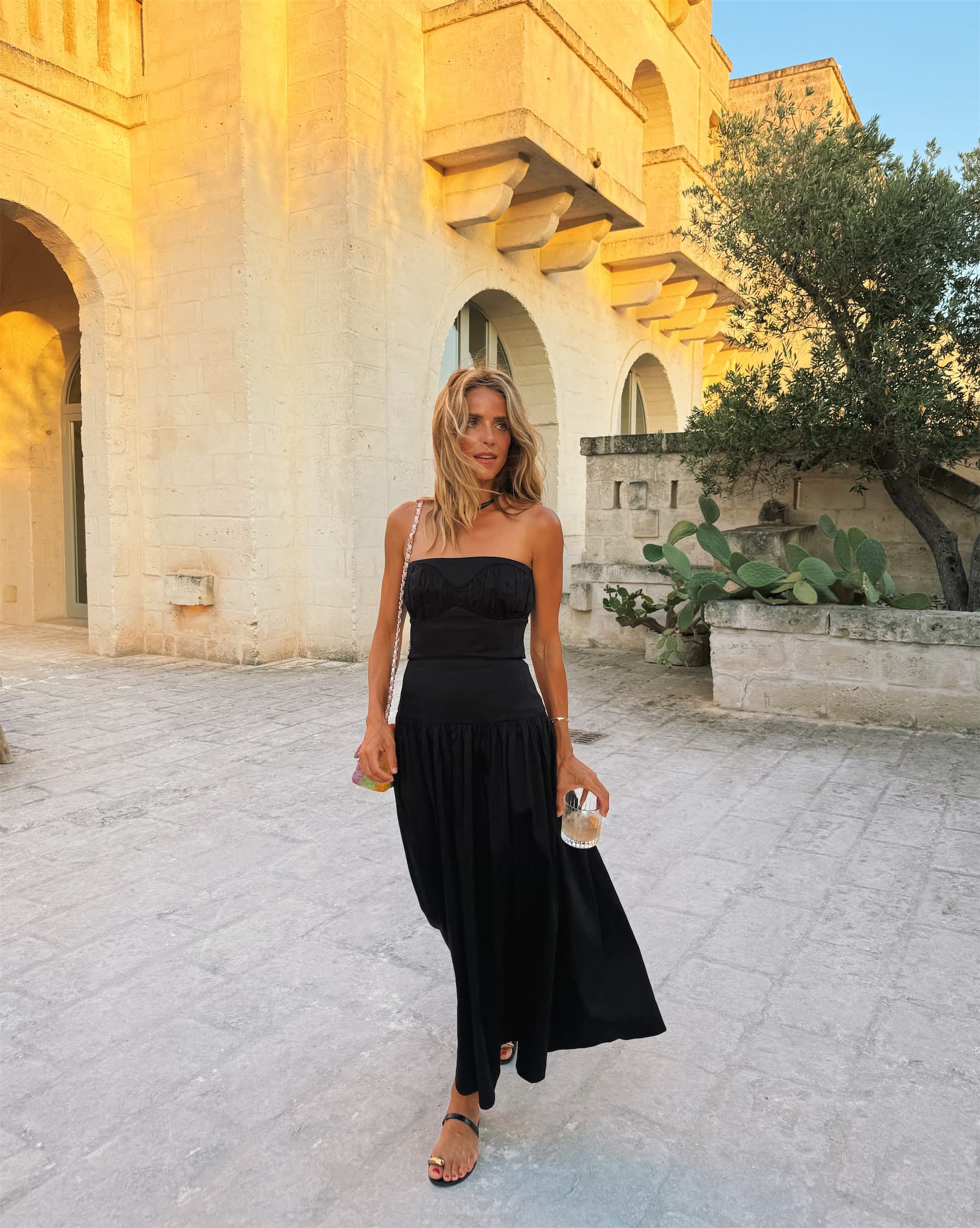 Effortless Wanderlust in Black