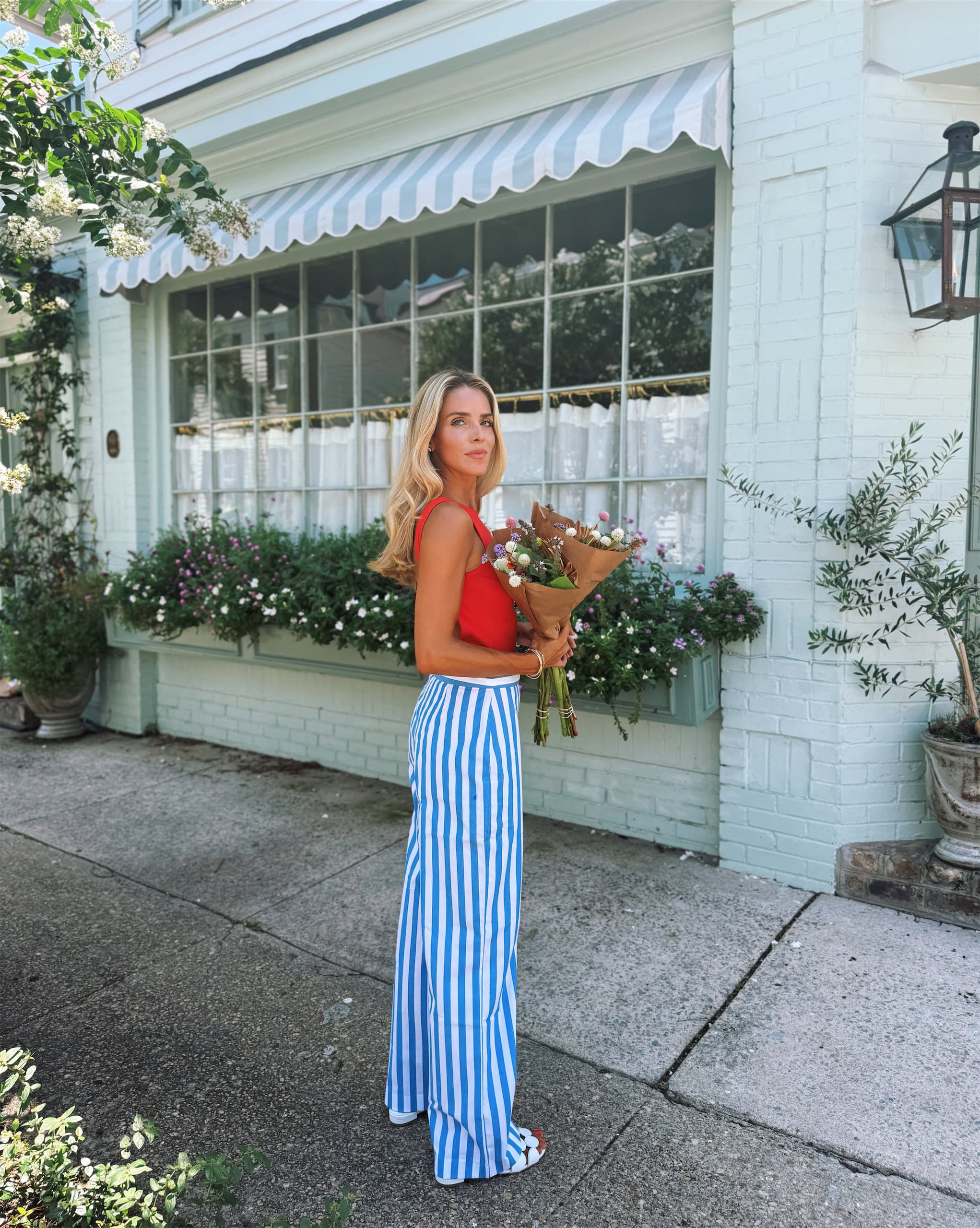 Summer Stroll Confidence